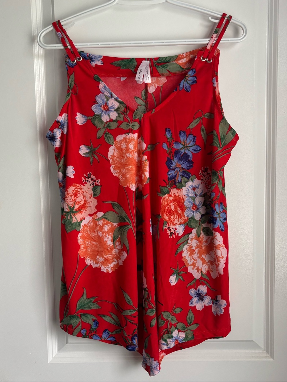 Mossimo Supply Co. Red Floral V-Neck Sleeveless Top